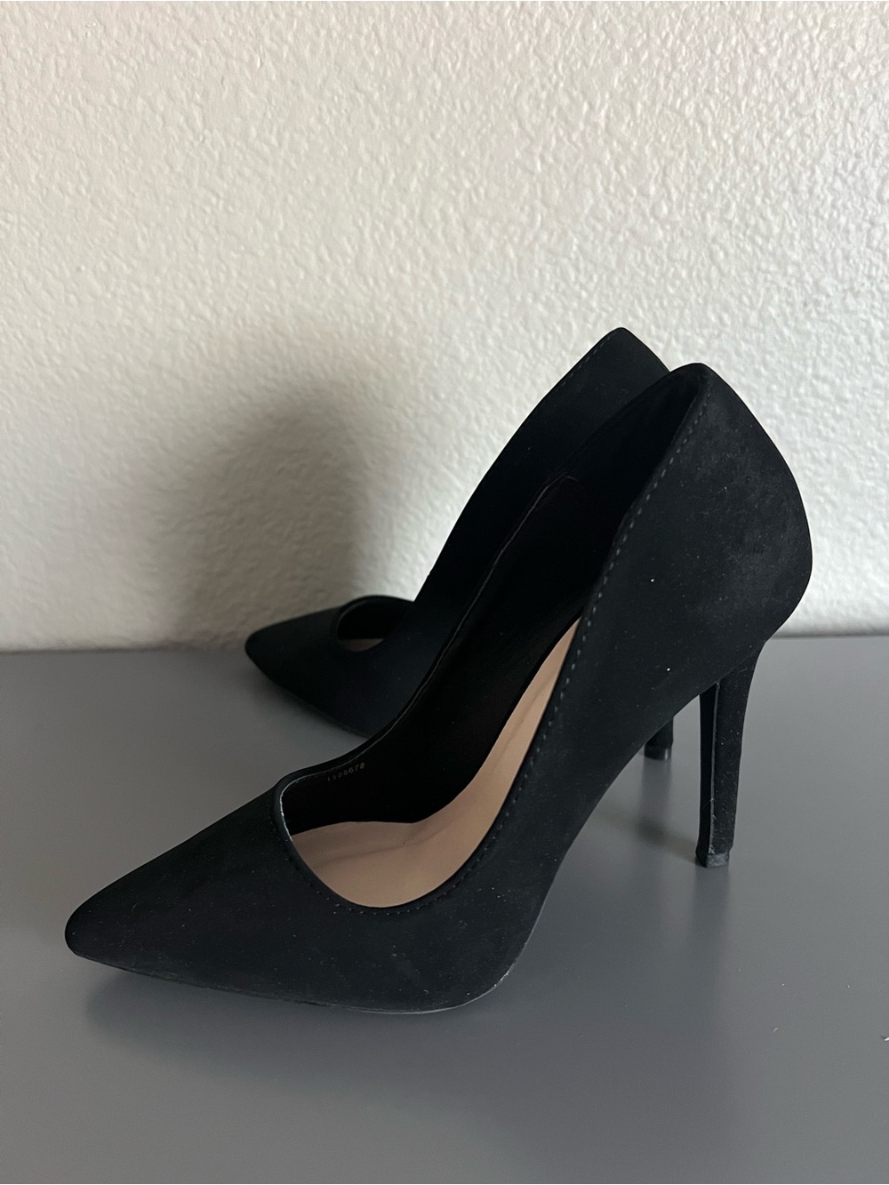 Black Pointed-Toe Stiletto Pumps Size 7
